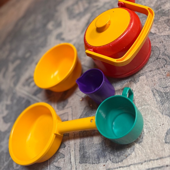 Vintage BAMBOLA made in Denmark kitchen set  Brighten up playtime with this colo - Picture 1 of 9